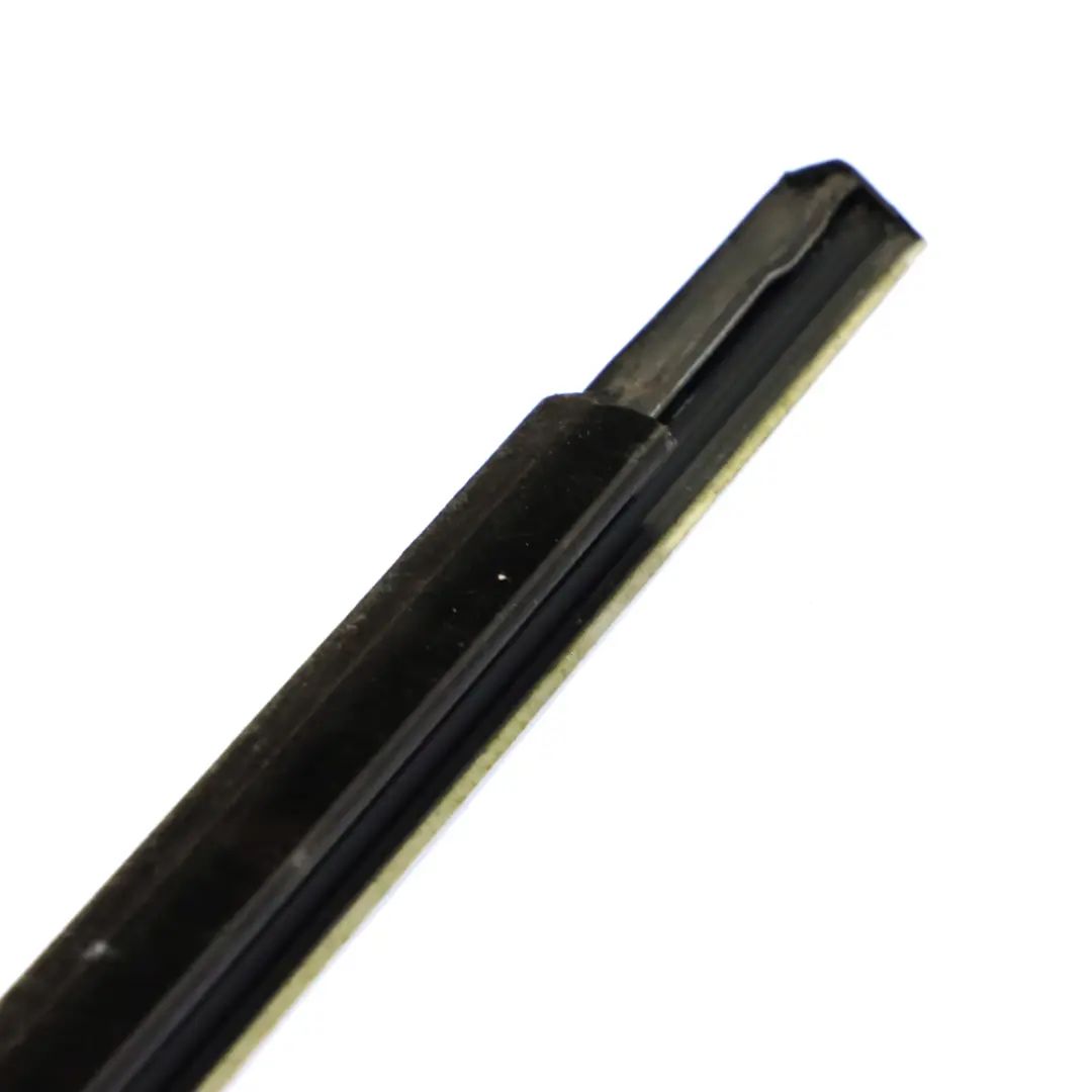 Delantero Puerta Ventana Tira Recorte Derecho Cromo para Mercedes X253 con número de pieza A2537207605 Mercedes X253 Delantero Puerta Ventana Tira Recorte Derecho Cromo - SKU A2537207605 - Número de pieza A2537207605