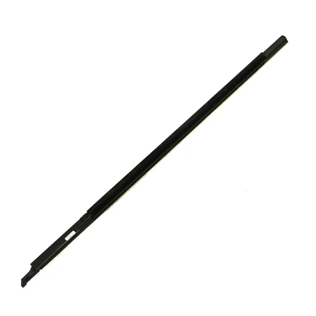 Striscia rivestimento porta anteriore destra per Mercedes X253 con numero di parte A2537207605 Mercedes X253 Striscia rivestimento porta anteriore destra - SKU A2537207605 - Numero di parte A2537207605