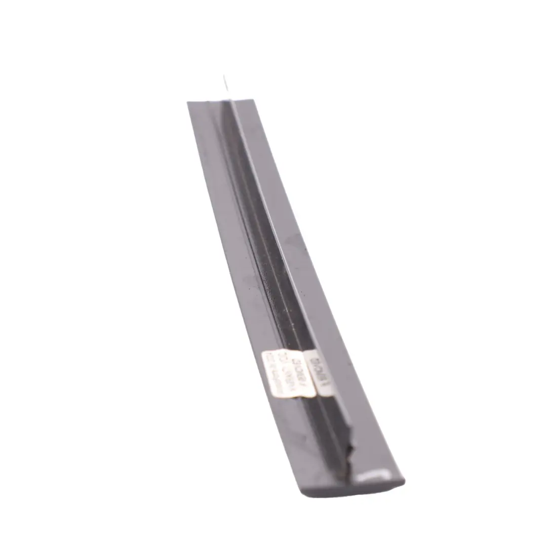 Coperchio telaio finestrino posteriore sinistro per Mercedes C253 con numero di parte A2537308100 Mercedes C253 Coperchio telaio finestrino posteriore sinistro - SKU A2537308100 - Numero di parte A2537308100