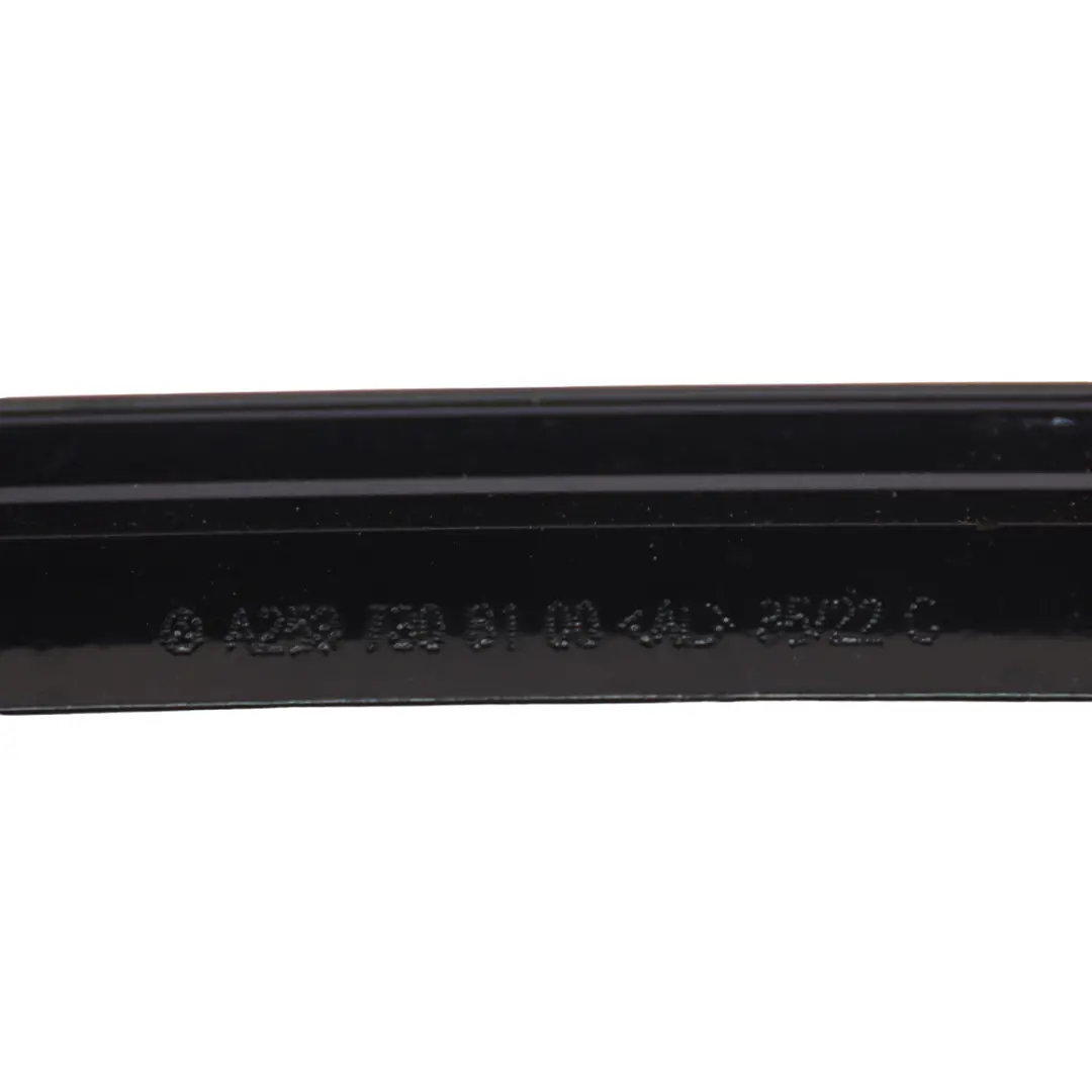 Türfensterrahmenverkleidung hinten links für Mercedes C253 mit Teilenummer A2537308100 Mercedes C253 Türfensterrahmenverkleidung hinten links - SKU A2537308100 - Teilenummer A2537308100