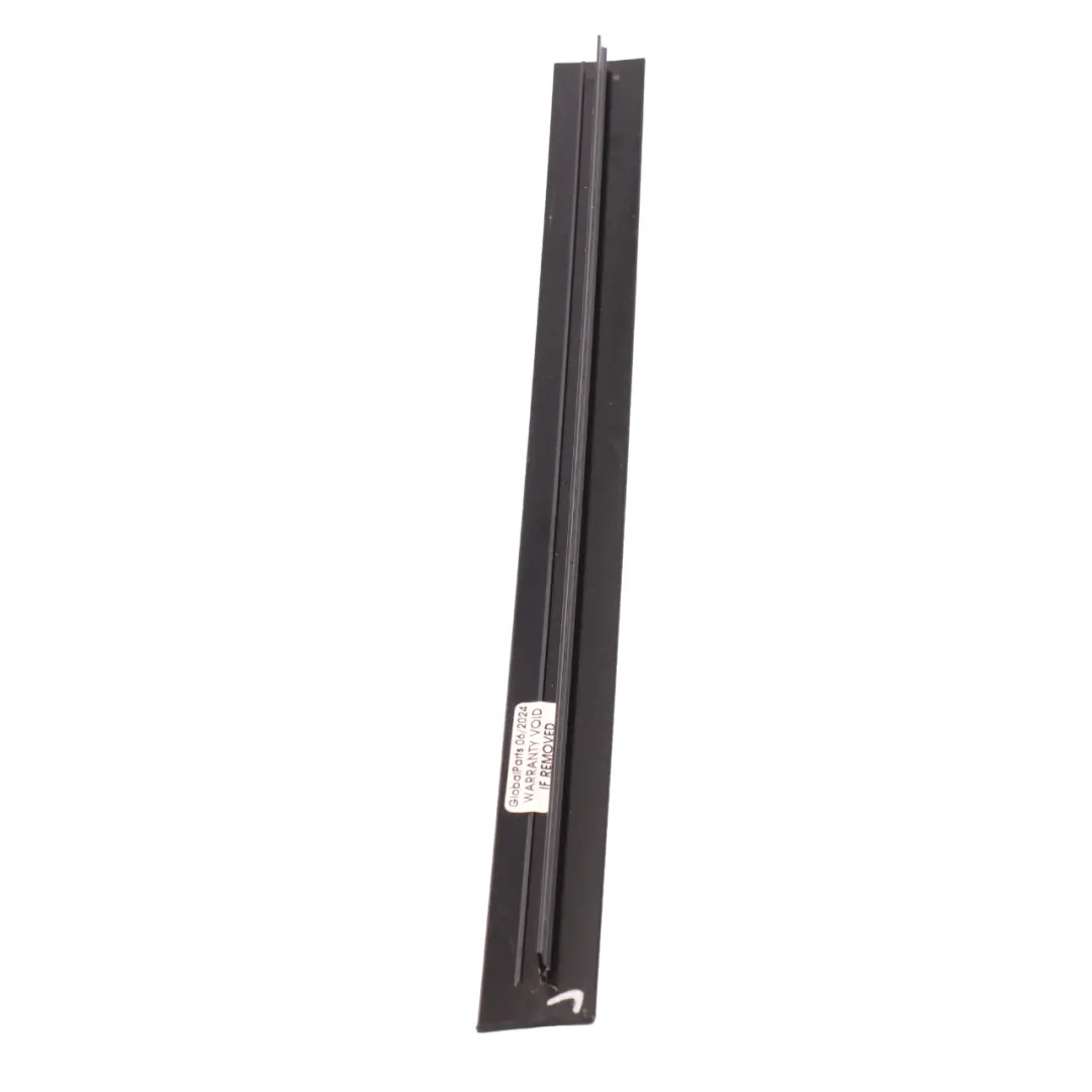Coperchio telaio finestrino posteriore sinistro per Mercedes C253 con numero di parte A2537308100 Mercedes C253 Coperchio telaio finestrino posteriore sinistro - SKU A2537308100 - Numero di parte A2537308100
