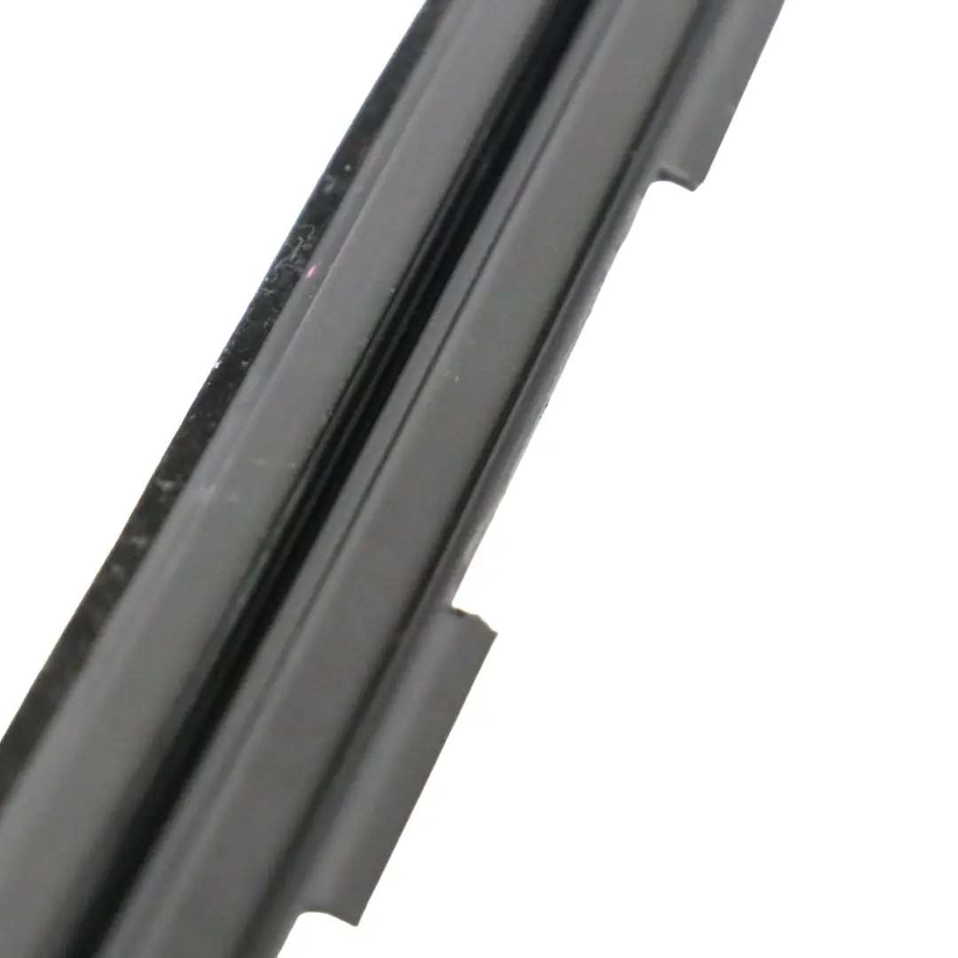 Carril Sellado Mercedes GLC X253 Puerta Trasera Interior Izquierda para con número de pieza A2537350101 Carril Sellado Mercedes GLC X253 Puerta Trasera Interior Izquierda - SKU A2537350101 - Número de pieza A2537350101