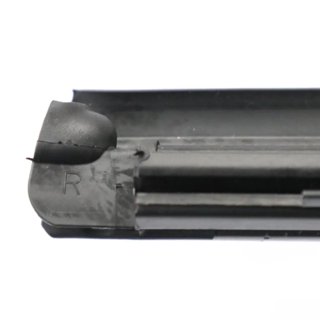 Dichtungsschiene Mercedes GLC X253 Hintertür Innenfenster Links für mit Teilenummer A2537350101 Dichtungsschiene Mercedes GLC X253 Hintertür Innenfenster Links - SKU A2537350101 - Teilenummer A2537350101