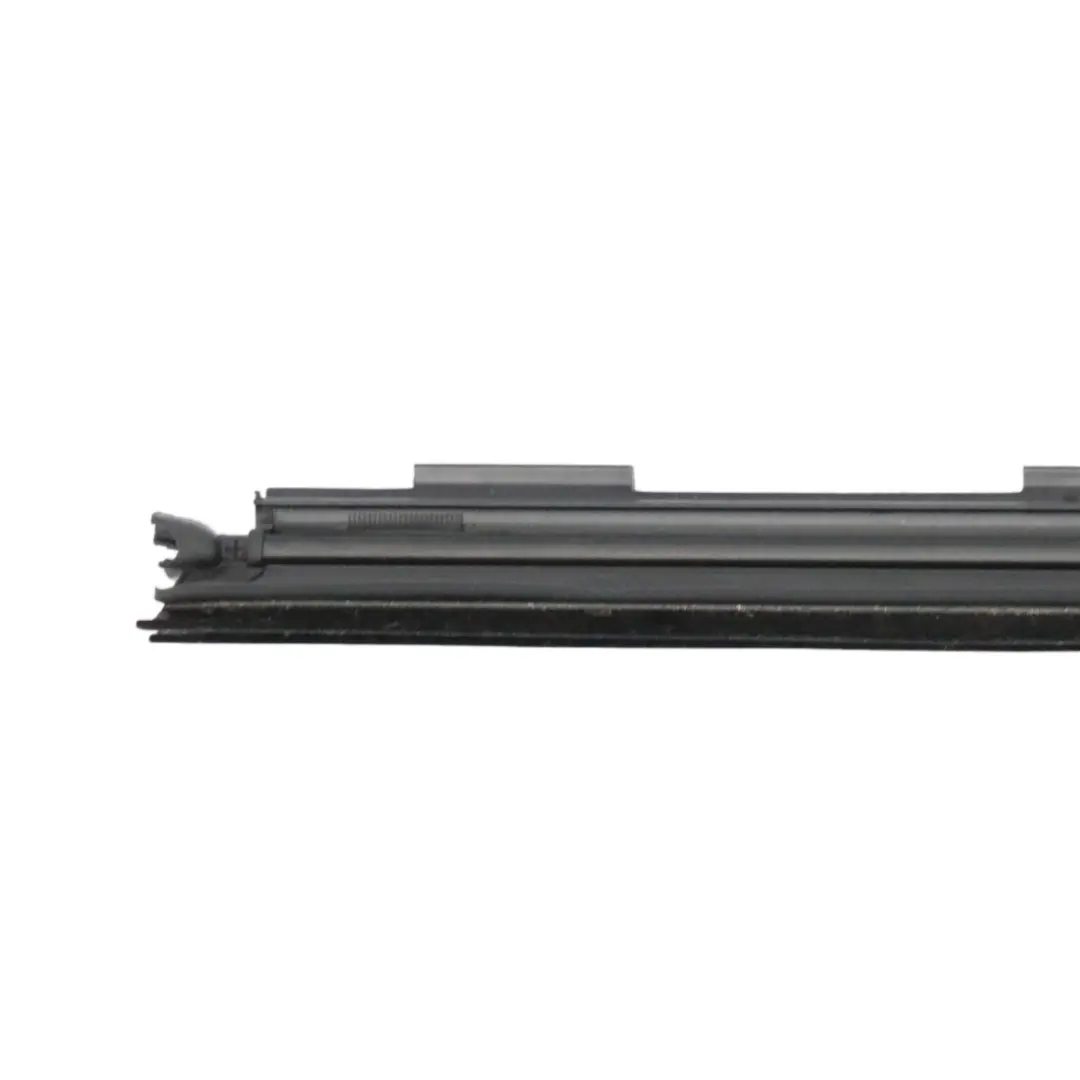 Guida Finestra Striscia Porta Posteriore Destra per Mercedes GLC X253 con numero di parte A2537350201 Mercedes GLC X253 Guida Finestra Striscia Porta Posteriore Destra - SKU A2537350201 - Numero di parte A2537350201