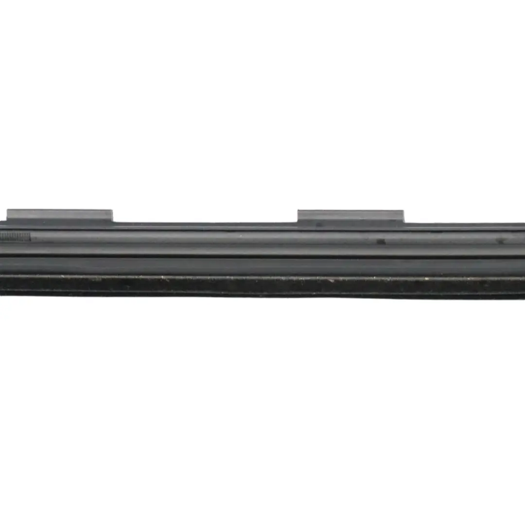 Dichtungs Schiene Fenster Leiste Hinter Tür Rechts für Mercedes GLC X253 mit Teilenummer A2537350201 Mercedes GLC X253 Dichtungs Schiene Fenster Leiste Hinter Tür Rechts - SKU A2537350201 - Teilenummer A2537350201