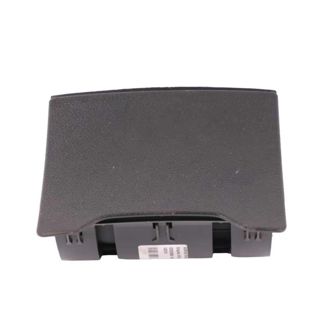 Mercedes C253 Prise pour plateau rangement console centrale arrière - SKU A2538208900 - Numéro de pièce A2538208900