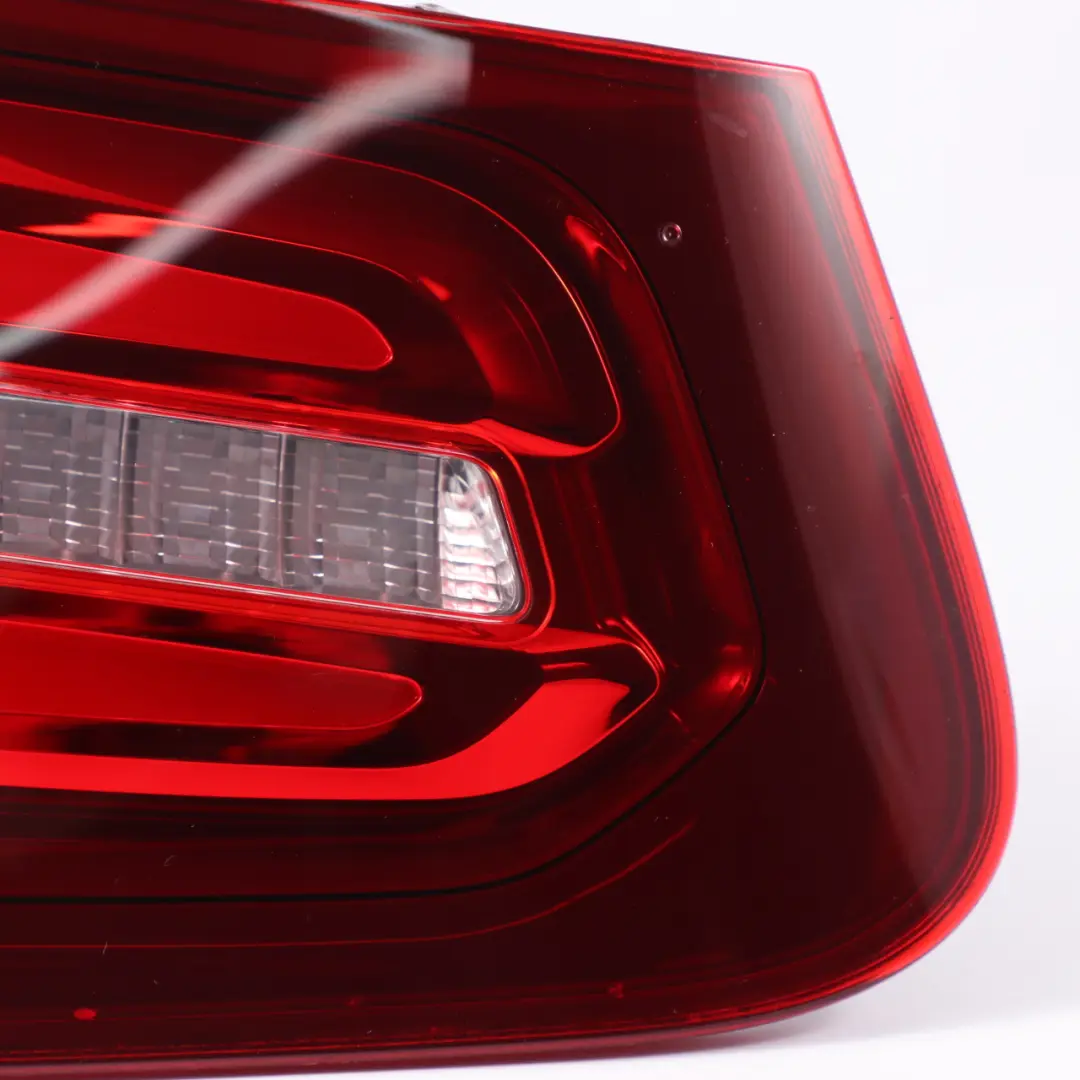 Luz Trasera Luz Maletero Portón Trasero Izquierda para Mercedes GLC X253 con número de pieza A2539063100 Mercedes GLC X253 Luz Trasera Luz Maletero Portón Trasero Izquierda - SKU A2539063100 - Número de pieza A2539063100