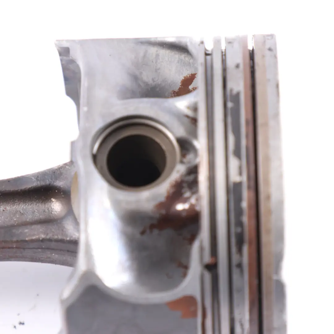 Biela Pistón Mercedes W176 C118 Motor Gasolina M270 para con número de pieza A2700301917 Biela Pistón Mercedes W176 C118 Motor Gasolina M270 - SKU A2700301917 - Número de pieza A2700301917