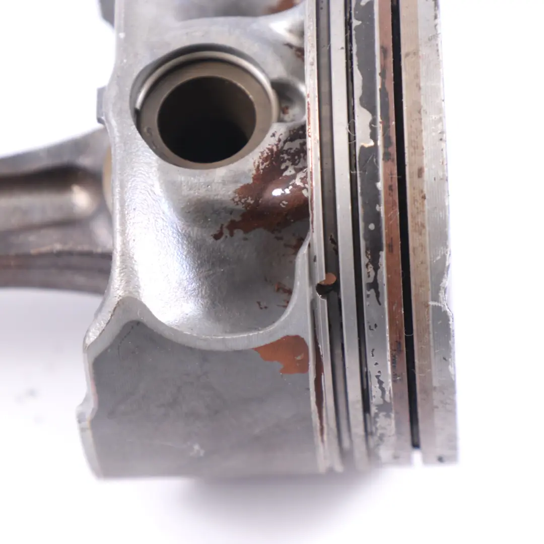 Connecting Rod Piston Mercedes W176 C118 Petrol Engine M270 to with Part number A2700301917 Connecting Rod Piston Mercedes W176 C118 Petrol Engine M270 - SKU A2700301917 - Part number A2700301917