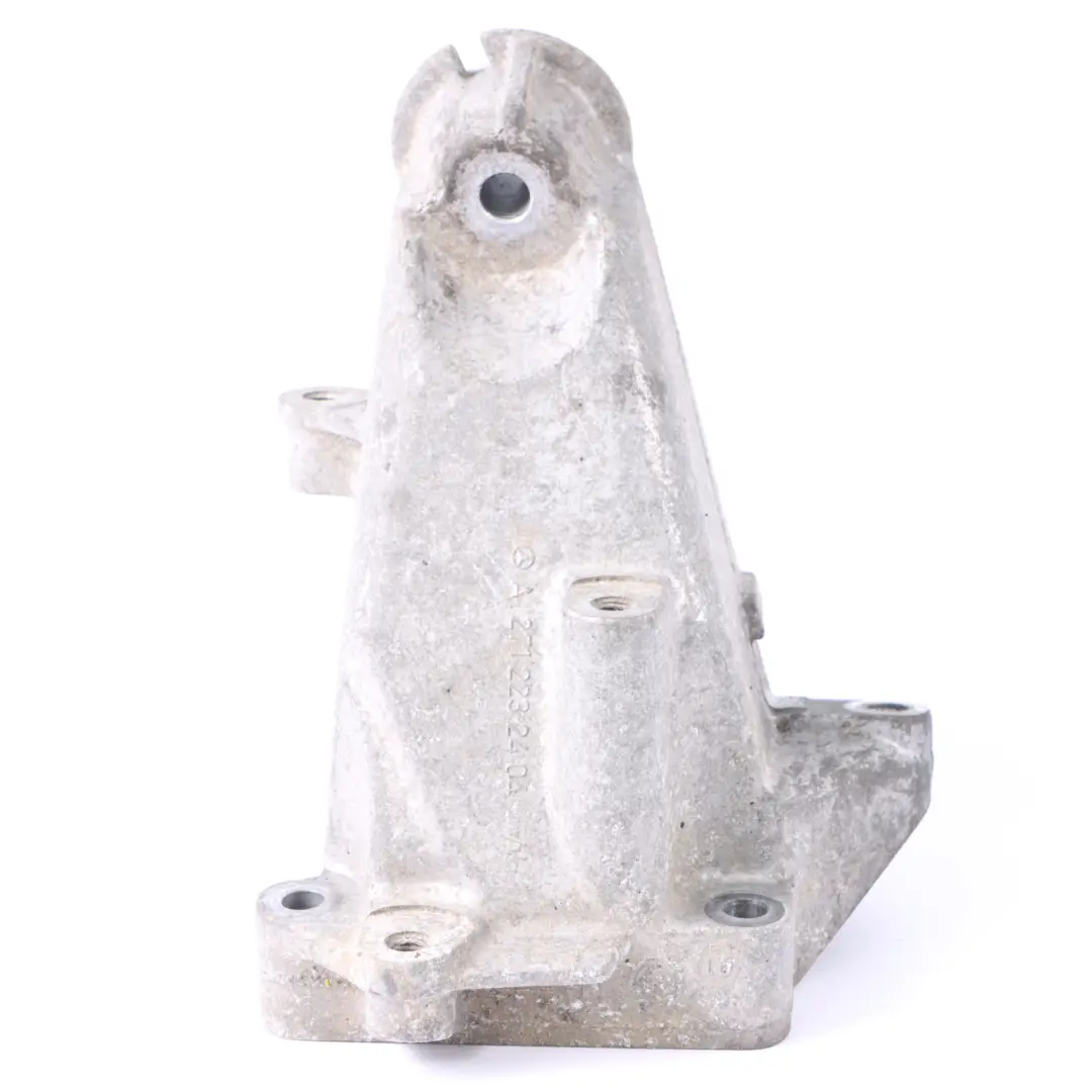 Carrier Mercedes R172 Petrol M271 Left Engine Bracket to Engine with Part number A2712232404 Engine Carrier Mercedes R172 Petrol M271 Left Engine Bracket - SKU A2712232404 - Part number A2712232404