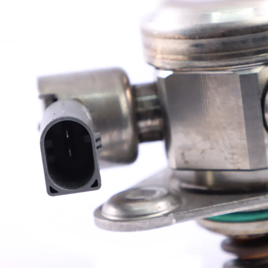 Pompa benzina alta pressione per Mercedes W204 W205 W212 W213 C207 con numero di parte A2740700501 Mercedes W204 W205 W212 W213 C207 Pompa benzina alta pressione - SKU A2740700501 - Numero di parte A2740700501