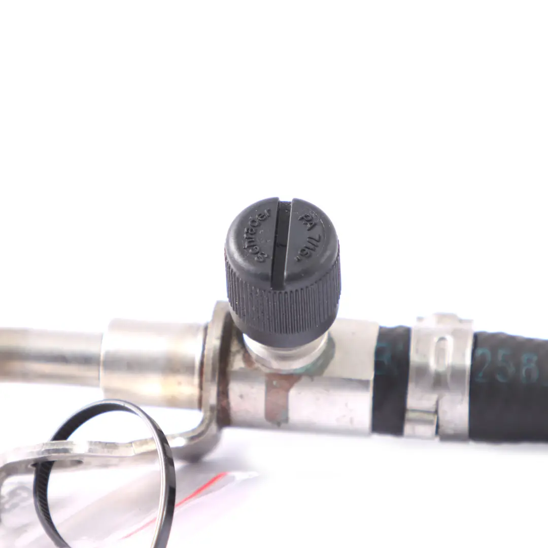 M274 Motore a benzina Tubo flessibile linea carburante per Mercedes W204 con numero di parte A2740705200 Mercedes W204 M274 Motore a benzina Tubo flessibile linea carburante - SKU A2740705200 - Numero di parte A2740705200