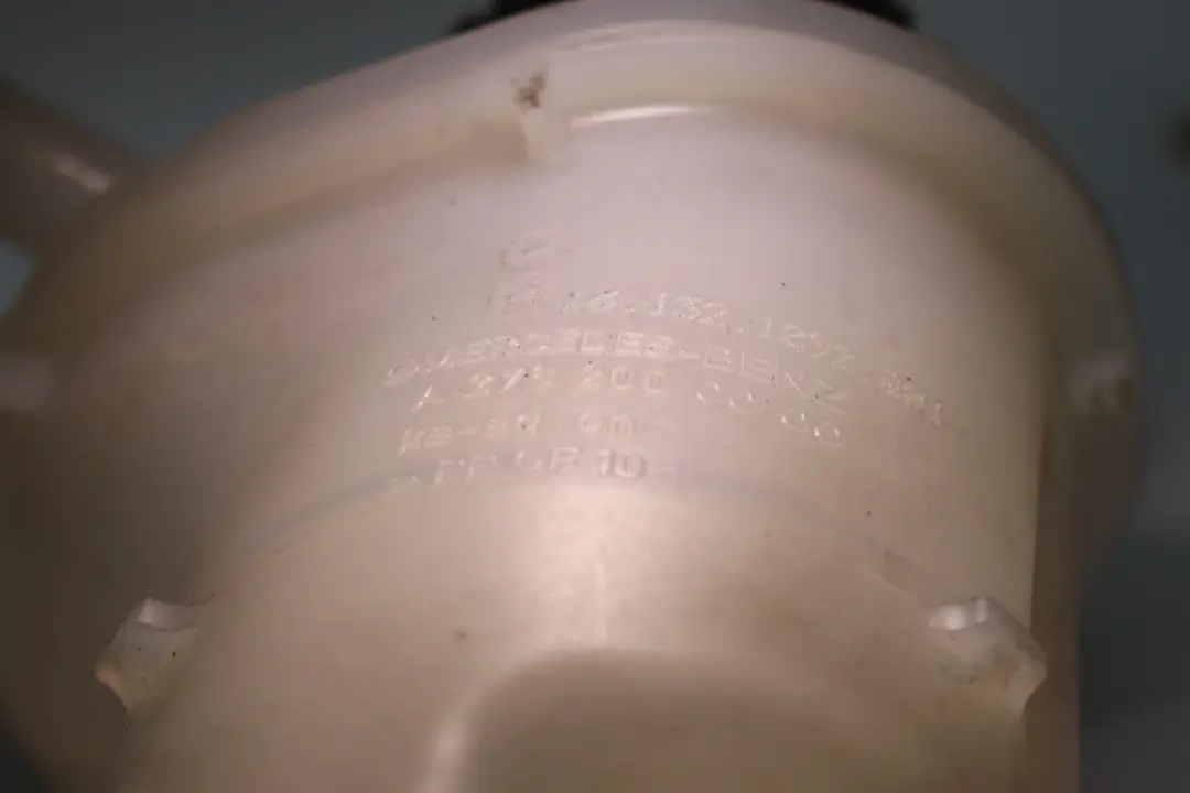 Depósito de expansión de rebose Botella para Mercedes W213 C238 M276 con número de pieza A2762000000 Mercedes W213 C238 M276 Depósito de expansión de rebose Botella - SKU A2762000000 - Número de pieza A2762000000