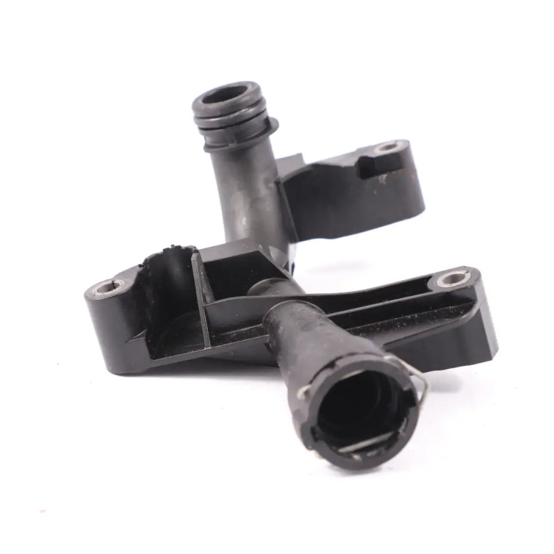 Mercedes W205 Tuyau alimentation refroidissement Cylindre gauche - SKU A2762002052 - Numéro de pièce A2762002052
