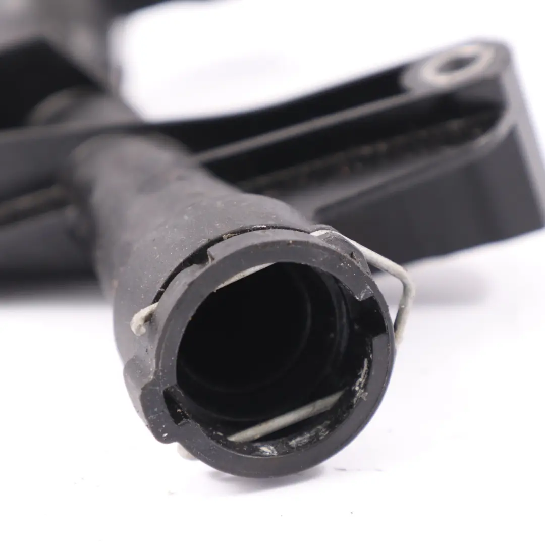 Wasser-Kühlmittel-Zufuhrleitung Linker Zylinder für Mercedes R172 W205 mit Teilenummer A2762002052 Mercedes R172 W205 Wasser-Kühlmittel-Zufuhrleitung Linker Zylinder - SKU A2762002052 - Teilenummer A2762002052