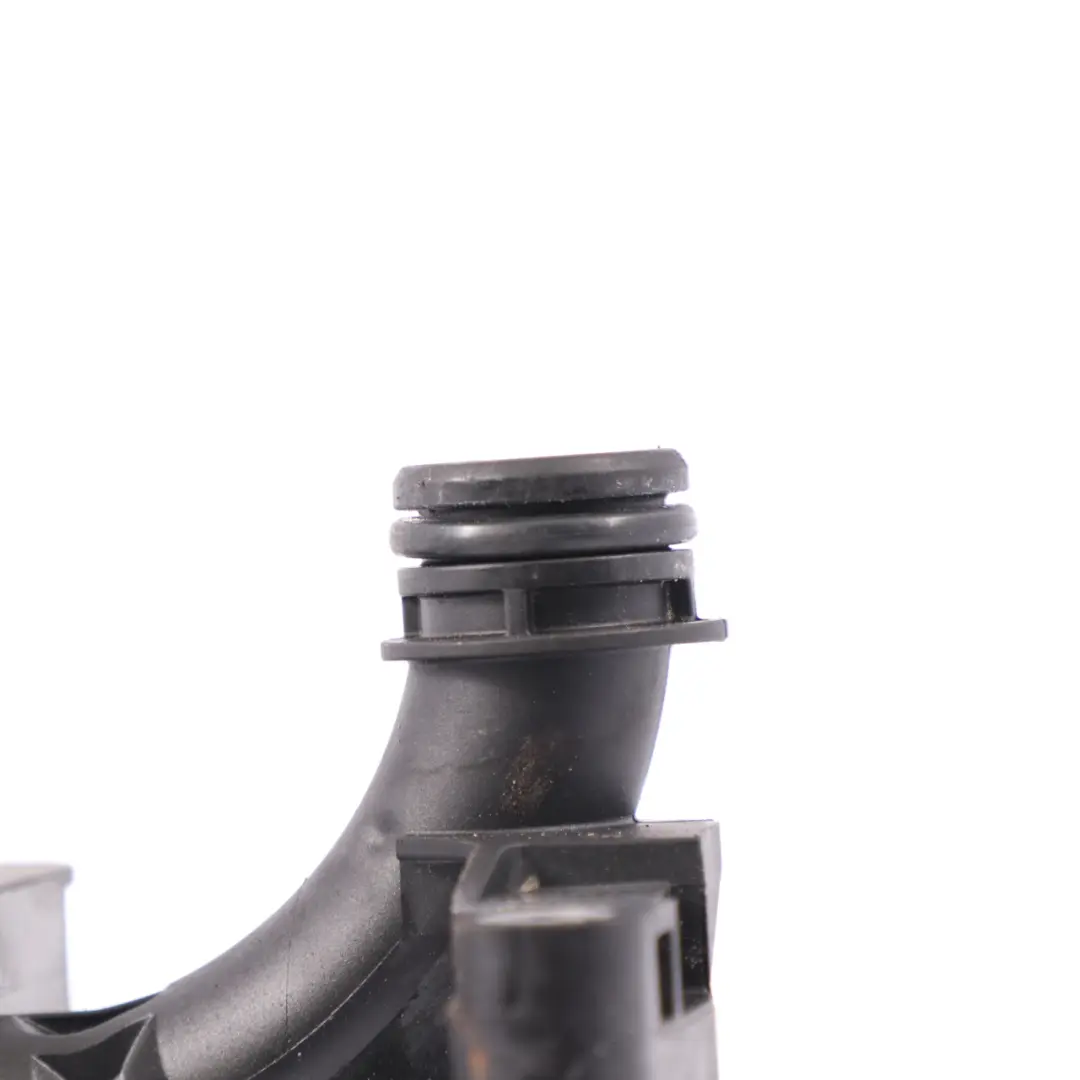 Refrigerante Línea Alimentación Cilindro Izquierdo para Mercedes W205 con número de pieza A2762002052 Mercedes W205 Refrigerante Línea Alimentación Cilindro Izquierdo - SKU A2762002052 - Número de pieza A2762002052