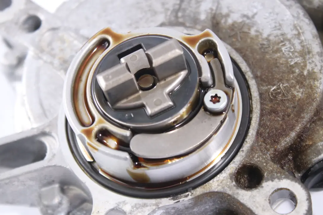 Mercedes W204 W205 C207 W212 W213 Motor de gasolina Bomba de vacío - SKU A2762300265 - Número de pieza A2762300265