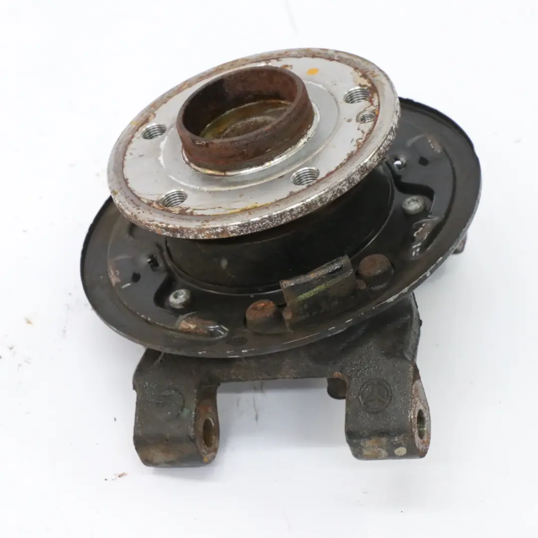 Supporto Mozzo Ruota Posteriore Destro per Mercedes Vito W447 con numero di parte A4473505800 Mercedes Vito W447 Supporto Mozzo Ruota Posteriore Destro - SKU A4473505800 - Numero di parte A4473505800