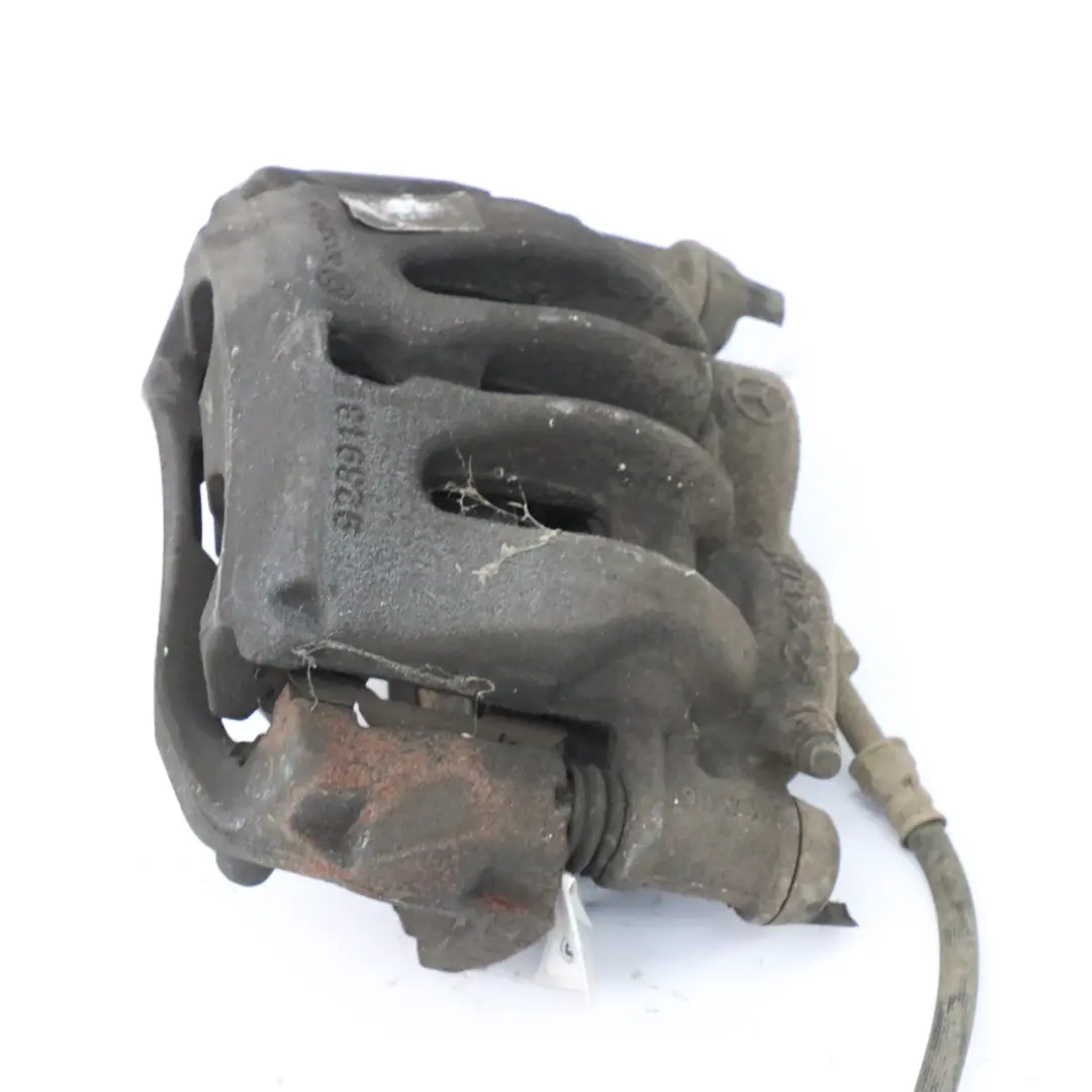 Porta Pinza de Freno Delantero Izquierdo para Mercedes W447 con número de pieza A4474200883 Mercedes W447 Porta Pinza de Freno Delantero Izquierdo - SKU A4474200883 - Número de pieza A4474200883