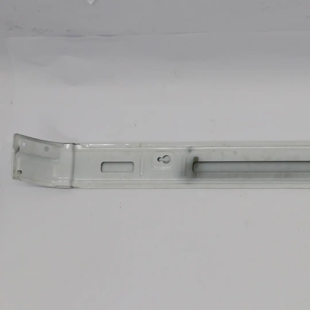 Porta scorrevole destra Striscia copertura guida Bianco Artico per Mercedes W447 con numero di parte A4476900370 Mercedes W447 Porta scorrevole destra Striscia copertura guida Bianco Artico - SKU A4476900370-ARW - Numero di parte A4476900370