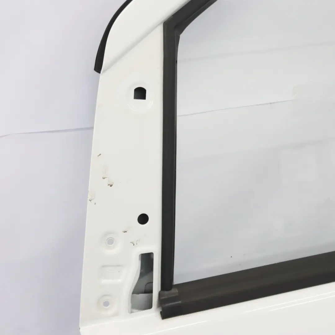 Puerta Delantera Izquierda Blanco Ártico - 9147 para Mercedes W447 con número de pieza A4477206600 Mercedes W447 Puerta Delantera Izquierda Blanco Ártico - 9147 - SKU A4477206600-ARW1 - Número de pieza A4477206600