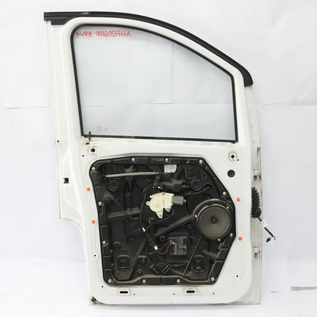 Puerta Delantera Izquierda Blanco Ártico - 9147 para Mercedes W447 con número de pieza A4477206600 Mercedes W447 Puerta Delantera Izquierda Blanco Ártico - 9147 - SKU A4477206600-ARW1 - Número de pieza A4477206600