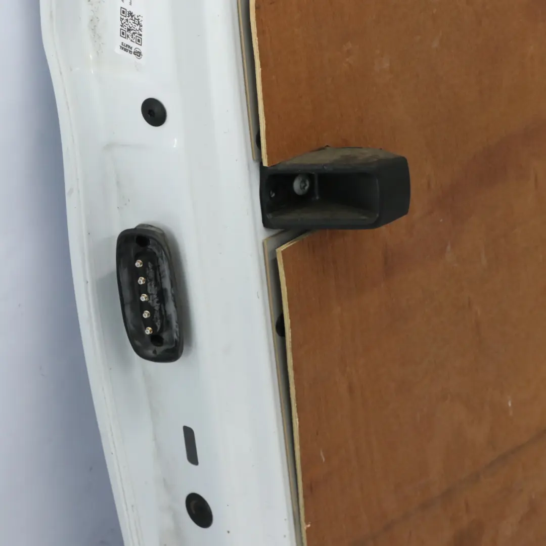 Drzwi Prawe Tylne Boczne Przesuwne Arctic White - 9147 do Mercedes W447 o numerze A4477304700 Mercedes W447 Drzwi Prawe Tylne Boczne Przesuwne Arctic White - 9147 - SKU A4477304700-ARW - Numer Części A4477304700