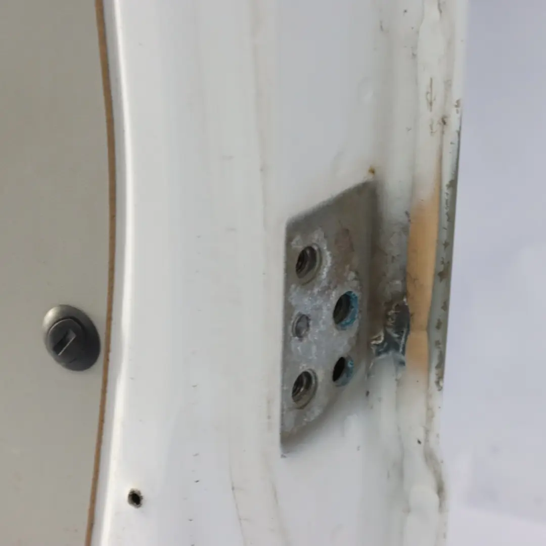 Puerta Trasera Izquierda Portón Trasero Puerta Arctic White - 9147 para Mercedes W447 con número de pieza A4477402400 Mercedes W447 Puerta Trasera Izquierda Portón Trasero Puerta Arctic White - 9147 - SKU A4477402400-ARW1 - Número de pieza A4477402400