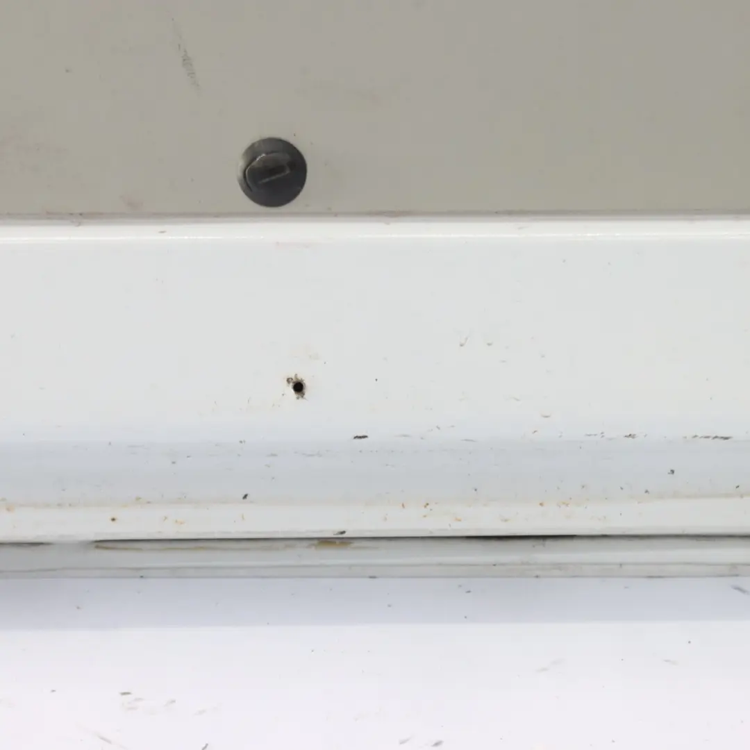 Puerta Trasera Izquierda Portón Trasero Puerta Arctic White - 9147 para Mercedes W447 con número de pieza A4477402400 Mercedes W447 Puerta Trasera Izquierda Portón Trasero Puerta Arctic White - 9147 - SKU A4477402400-ARW1 - Número de pieza A4477402400