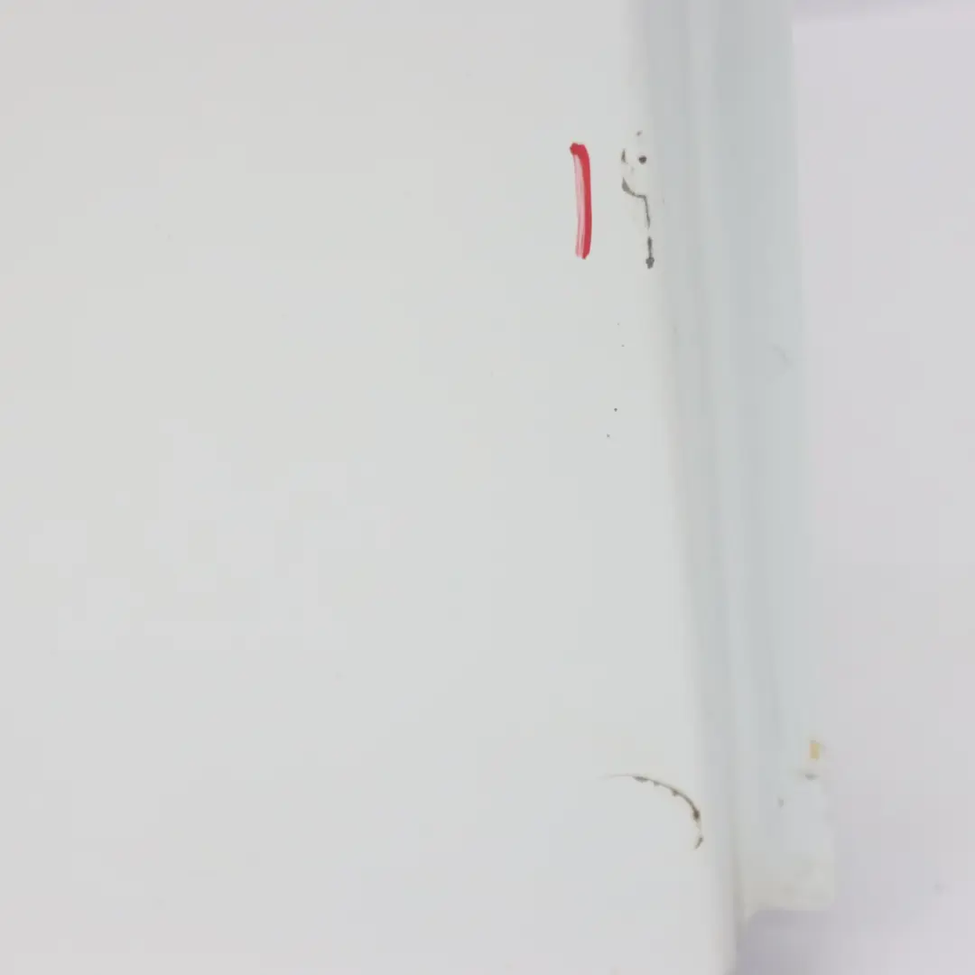 Porta posteriore sinistra Porta bagagliaio Arctic White - 9147 per Mercedes W447 con numero di parte A4477402400 Mercedes W447 Porta posteriore sinistra Porta bagagliaio Arctic White - 9147 - SKU A4477402400-ARW1 - Numero di parte A4477402400