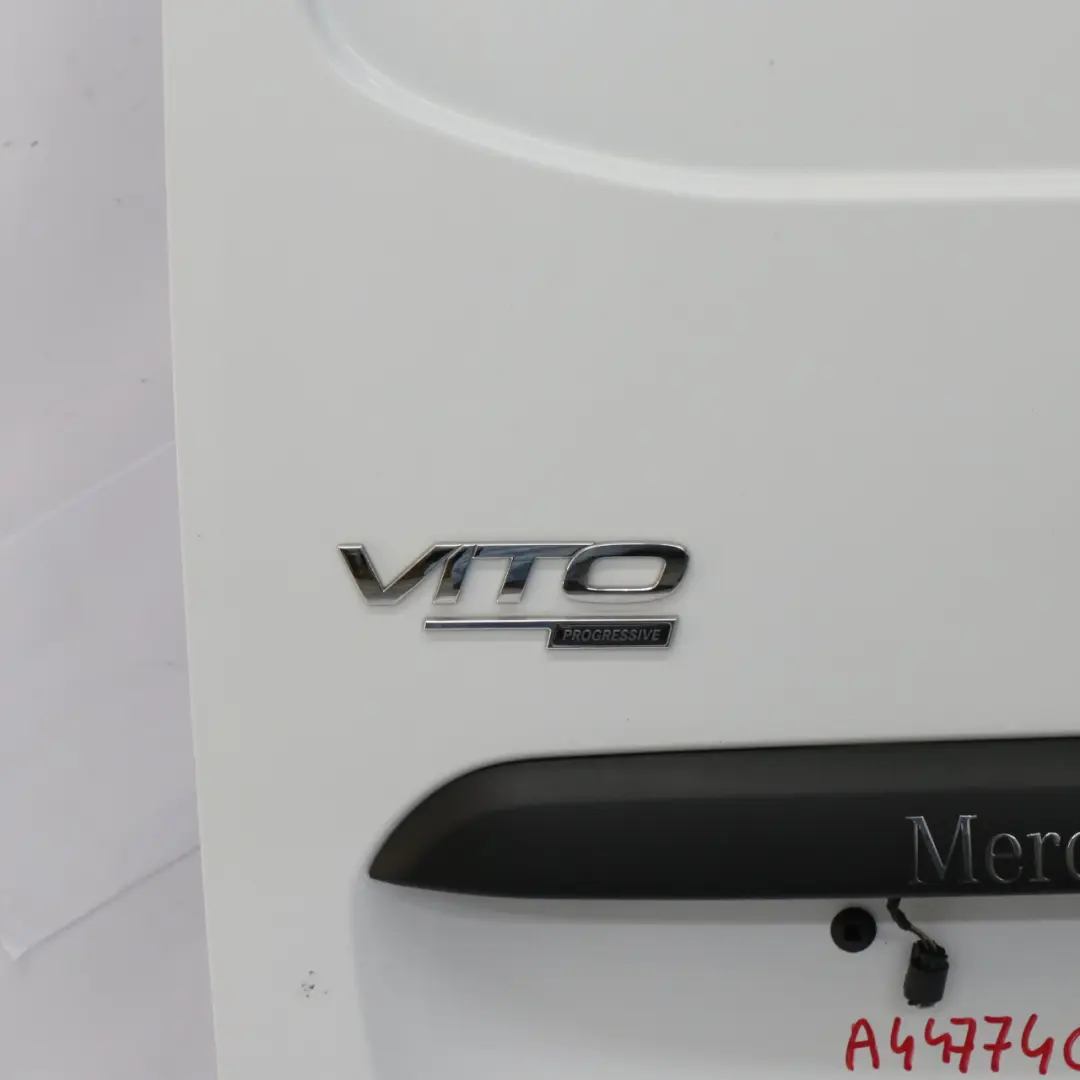 Porta posteriore sinistra Porta bagagliaio Bianco Artico - 9147 per Mercedes W447 con numero di parte A4477402400 Mercedes W447 Porta posteriore sinistra Porta bagagliaio Bianco Artico - 9147 - SKU A4477402400-ARW2 - Numero di parte A4477402400