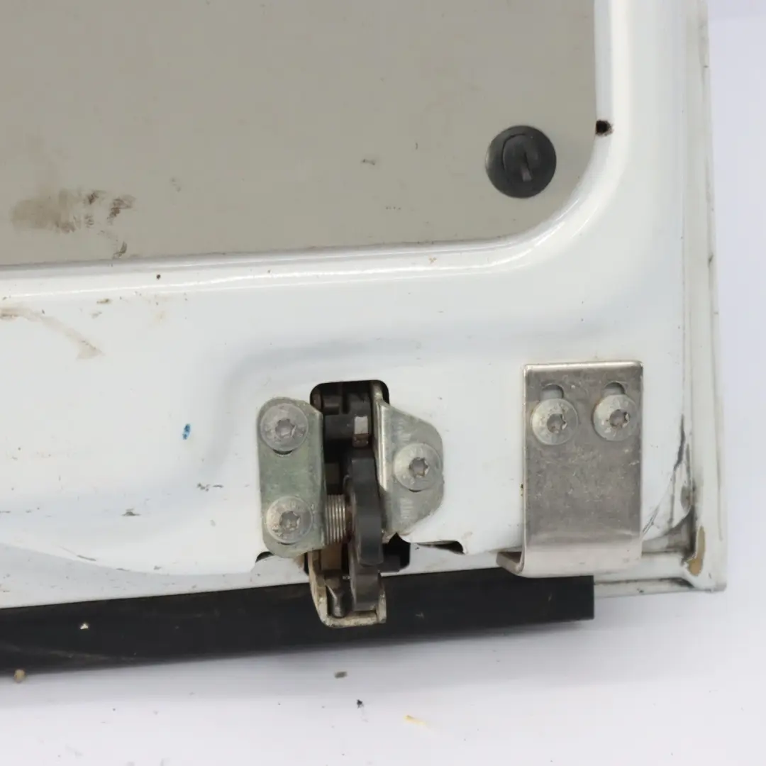 Puerta Trasera Derecha Portón Trasero Puerta Arctic White - 9147 para Mercedes W447 con número de pieza A4477402800 Mercedes W447 Puerta Trasera Derecha Portón Trasero Puerta Arctic White - 9147 - SKU A4477402800-ARW1 - Número de pieza A4477402800