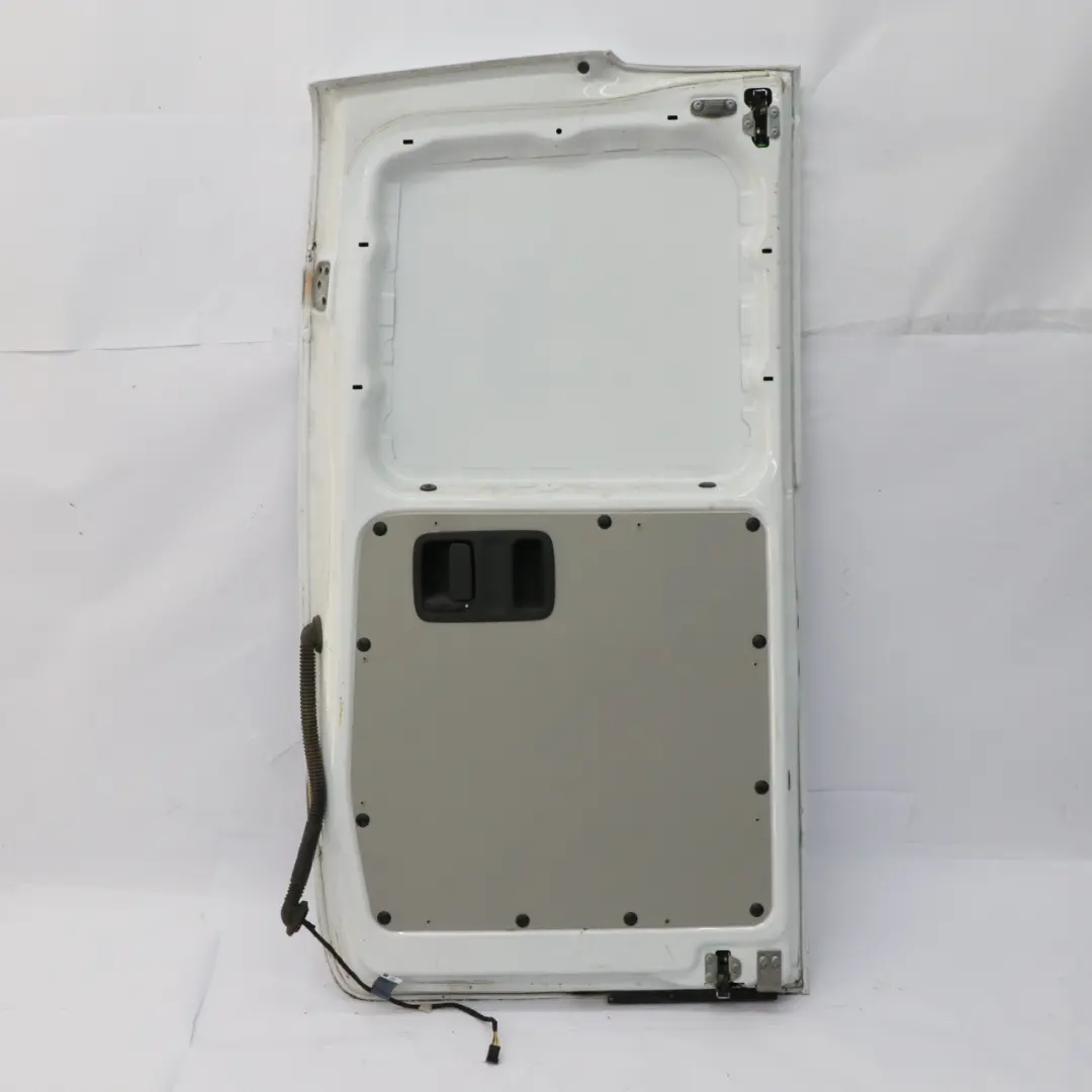Puerta Trasera Derecha Portón Trasero Puerta Arctic White - 9147 para Mercedes W447 con número de pieza A4477402800 Mercedes W447 Puerta Trasera Derecha Portón Trasero Puerta Arctic White - 9147 - SKU A4477402800-ARW2 - Número de pieza A4477402800