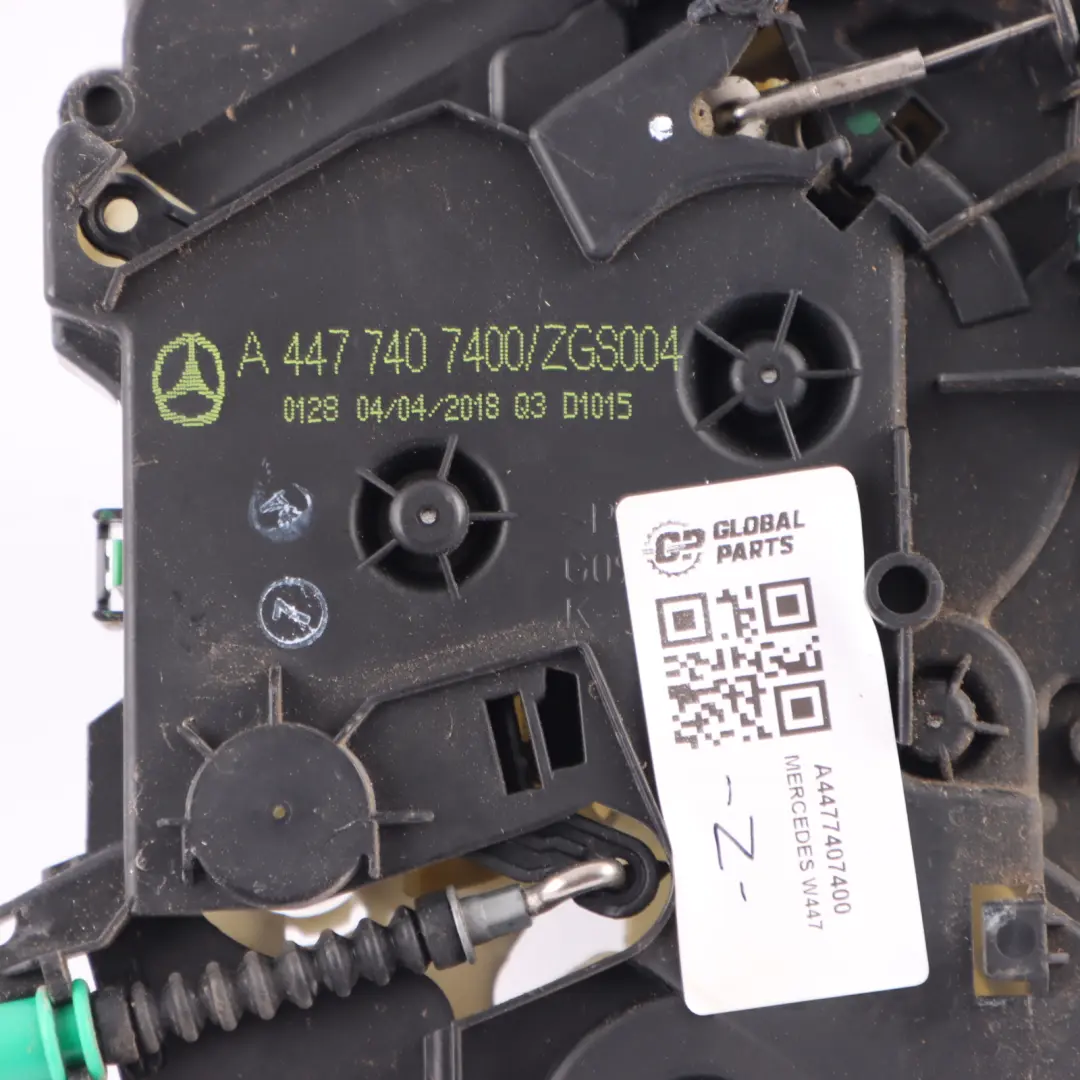 Serratura Mercedes Vito W447 Porta baule posteriore destra per con numero di parte A4477407400 Serratura Mercedes Vito W447 Porta baule posteriore destra - SKU A4477407400 - Numero di parte A4477407400