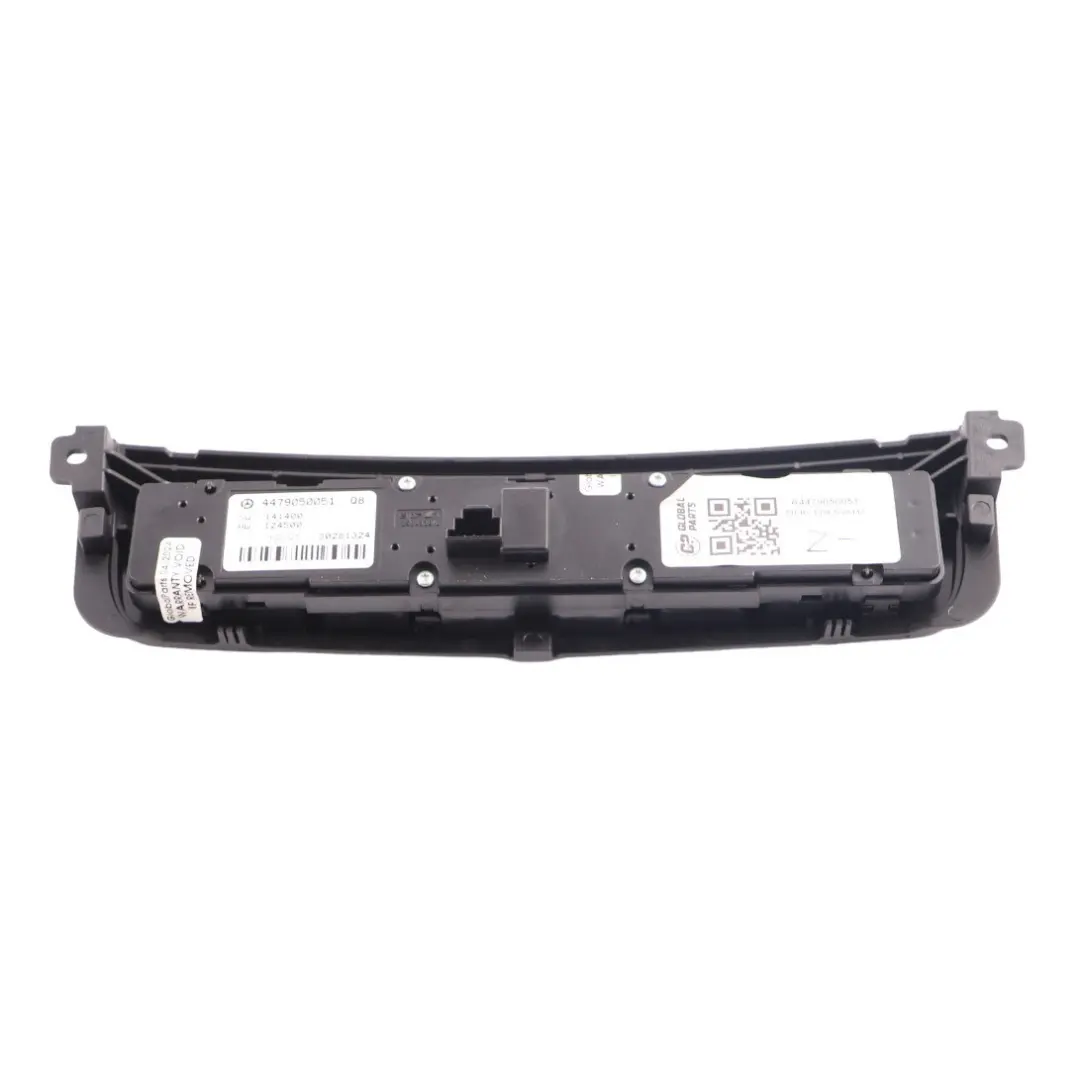 Interruttore Luci Di Emergenza Sul Cruscotto Nero per Mercedes Vito W447 con numero di parte A4479050051 Mercedes Vito W447 Interruttore Luci Di Emergenza Sul Cruscotto Nero - SKU A4479050051 - Numero di parte A4479050051