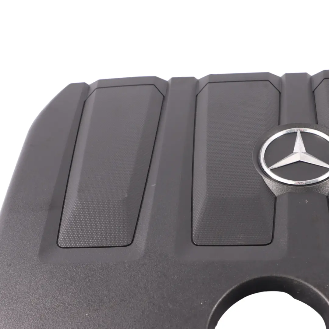 Couvercle moteur Mercedes C118 W177 W247 OM608 acoustique supérieur pour à propos du numéro de pièce A6080102500 Couvercle moteur Mercedes C118 W177 W247 OM608 acoustique supérieur - SKU A6080102500 - Numéro de pièce A6080102500