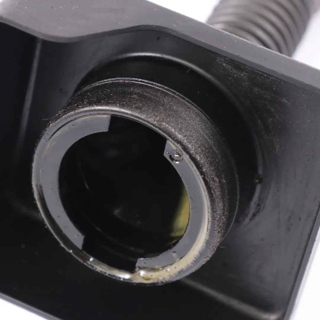 Mercedes Vito W447 Diesel OM622 Engine Oil Filler Pipe Hose Cap - SKU A6220100200 - Part number A6220100200