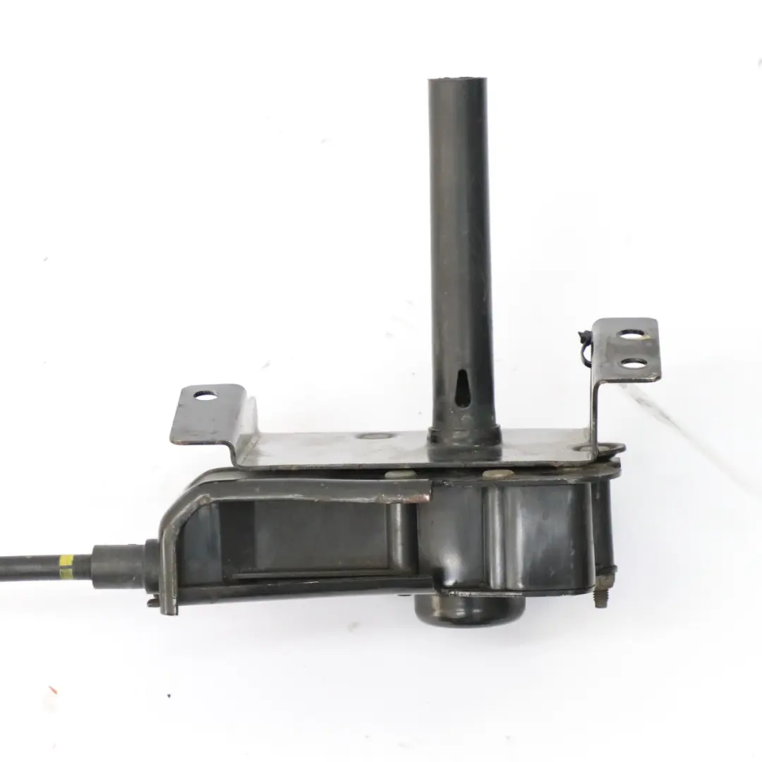Mercedes Vito W639 Support de roue de secours - SKU A6394000339-1 - Numéro de pièce A6394000339