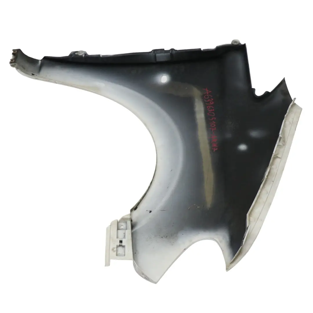 Pannello alare anteriore sinistro Parafango Arctic White - 9147 per Mercedes W639 con numero di parte A6396305107 Mercedes W639 Pannello alare anteriore sinistro Parafango Arctic White - 9147 - SKU A6396305107-ARW7 - Numero di parte A6396305107