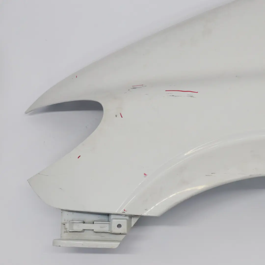 Pannello alare anteriore sinistro Parafango Arctic White - 9147 per Mercedes W639 con numero di parte A6396305107 Mercedes W639 Pannello alare anteriore sinistro Parafango Arctic White - 9147 - SKU A6396305107-ARW7 - Numero di parte A6396305107