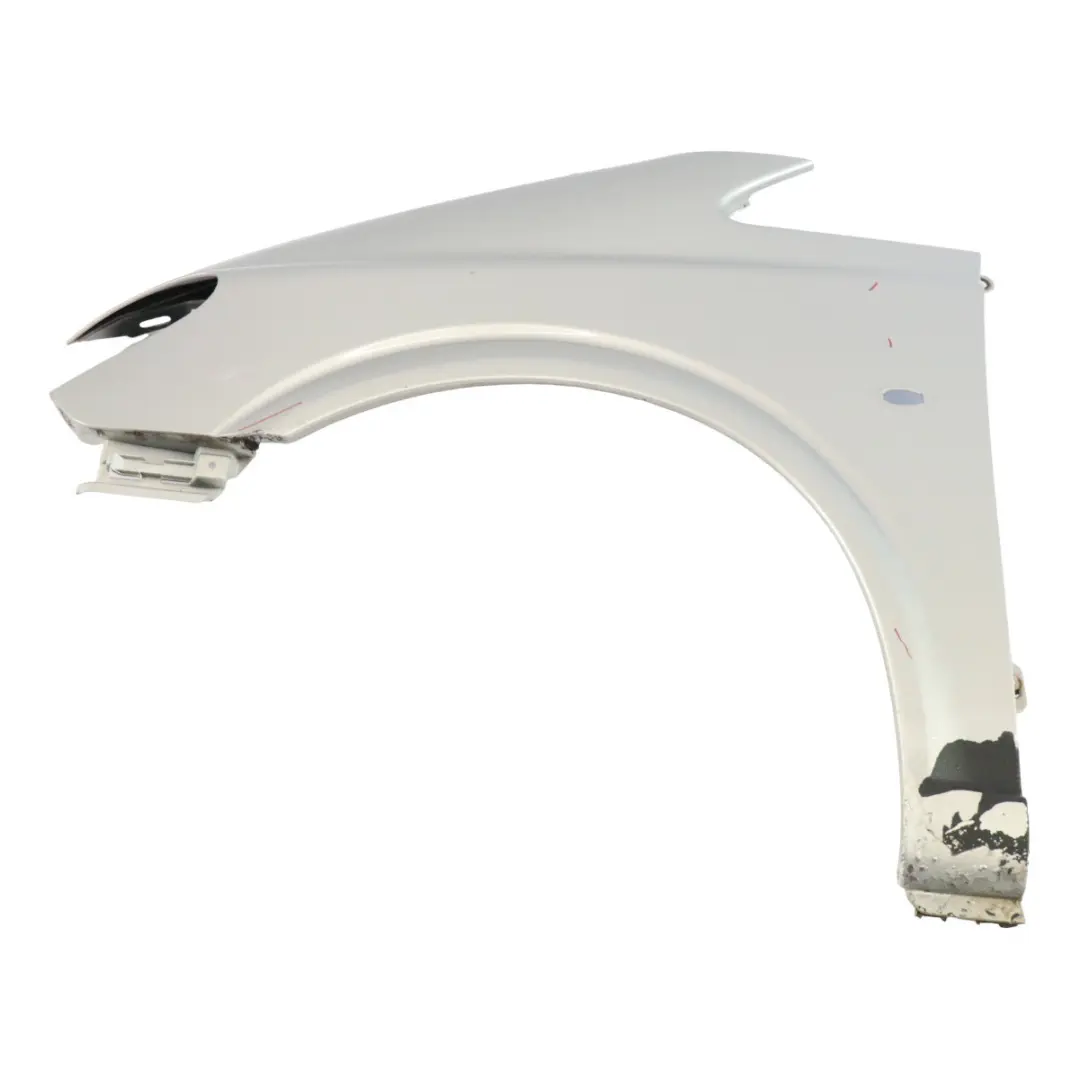 Embellecedor Guardabarros Lado Izquierdo Brilliant Silver - 9744 para Mercedes W639 con número de pieza A6396305107 Mercedes W639 Embellecedor Guardabarros Lado Izquierdo Brilliant Silver - 9744 - SKU A6396305107-BRS - Número de pieza A6396305107