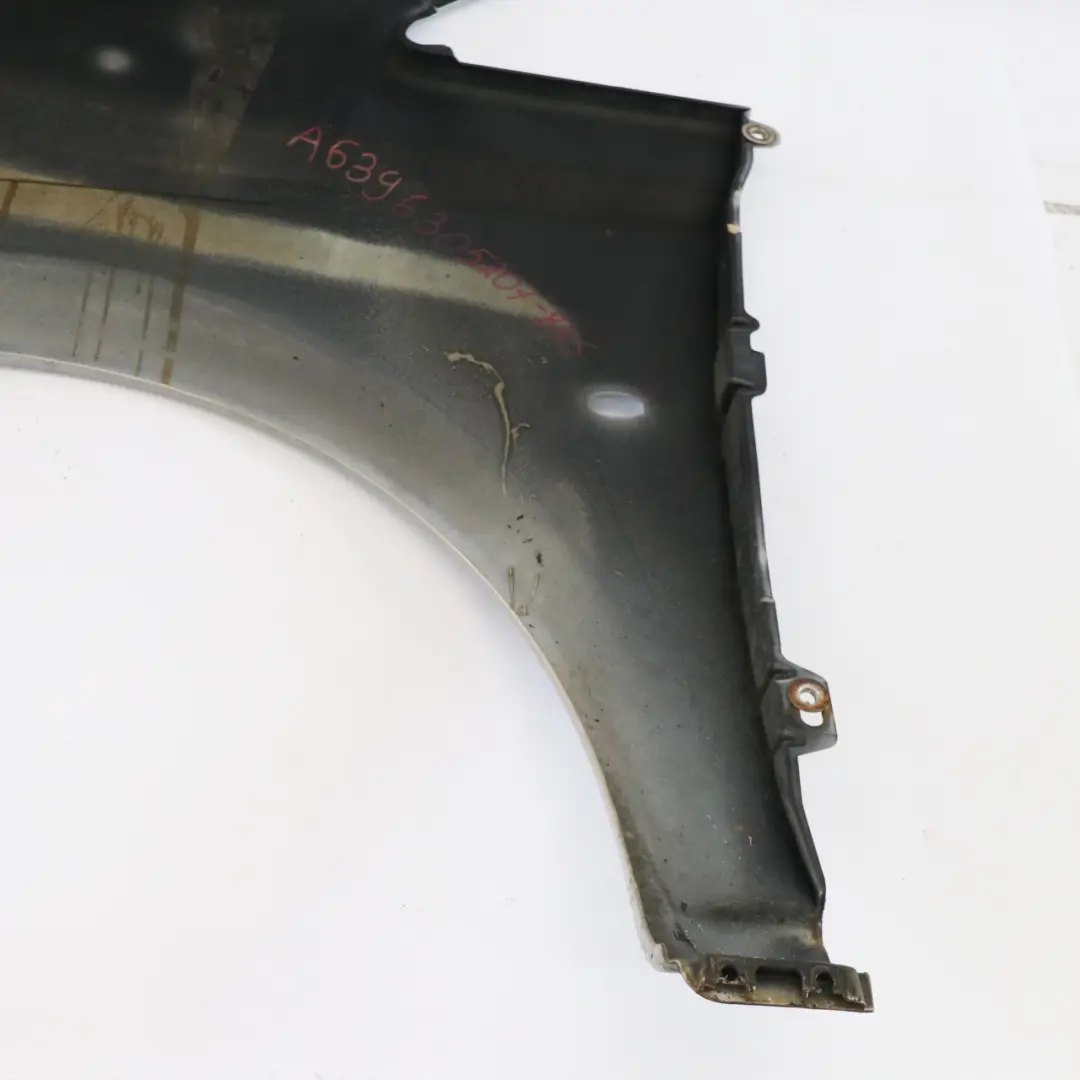 Panel de ala Delantero Derecho Fender Brilliant Silver - 9744 para Mercedes Vito W639 con número de pieza A6396305207 Mercedes Vito W639 Panel de ala Delantero Derecho Fender Brilliant Silver - 9744 - SKU A6396305207-BRS - Número de pieza A6396305207