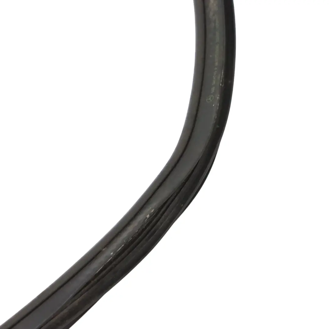 Joint porte Mercedes Vito W639 Joint caoutchouc porte avant droite pour à propos du numéro de pièce A6397210080 Joint porte Mercedes Vito W639 Joint caoutchouc porte avant droite - SKU A6397210080 - Numéro de pièce A6397210080