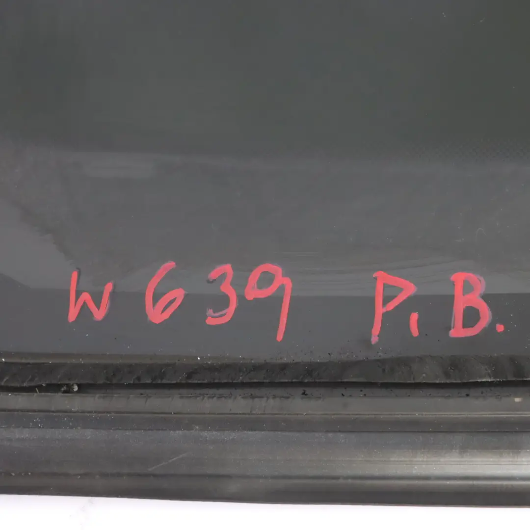 Türfenster Hinten Rechts Glas AS3 Wärmeisolierend Schwarz für Mercedes Vito W639 mit Teilenummer A6397351109 Mercedes Vito W639 Türfenster Hinten Rechts Glas AS3 Wärmeisolierend Schwarz - SKU A6397351109-1 - Teilenummer A6397351109