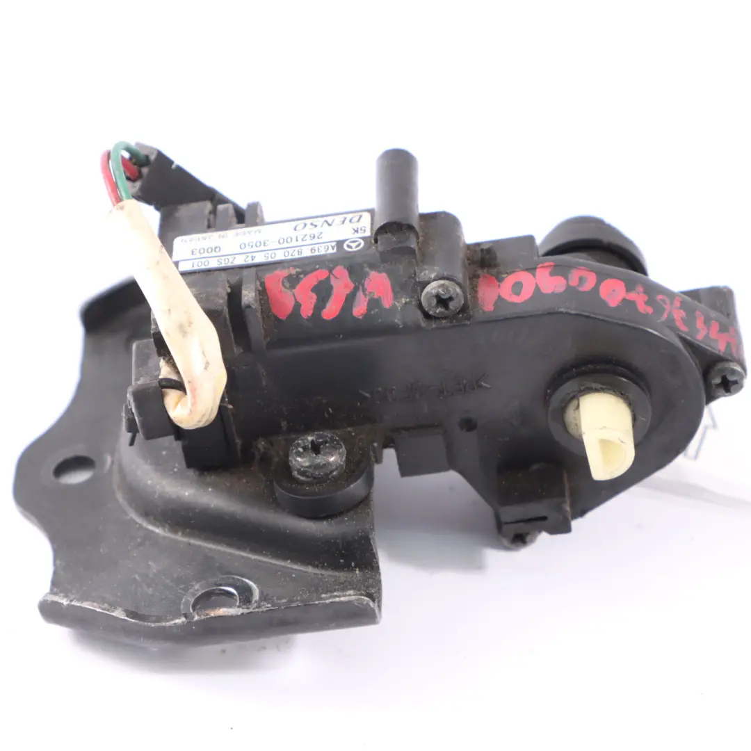 Regolatore motore lunotto posteriore destro sinistro per Mercedes W639 con numero di parte A6398200542 Mercedes W639 Regolatore motore lunotto posteriore destro sinistro - SKU A6398200542-1 - Numero di parte A6398200542