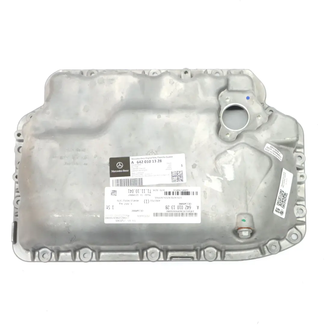 Carter d'huile Mercedes Vito Viano W639 Diesel OM642 Carter d'huile pour à propos du numéro de pièce A6420101328 Carter d'huile Mercedes Vito Viano W639 Diesel OM642 Carter d'huile - SKU A6420101328 - Numéro de pièce A6420101328
