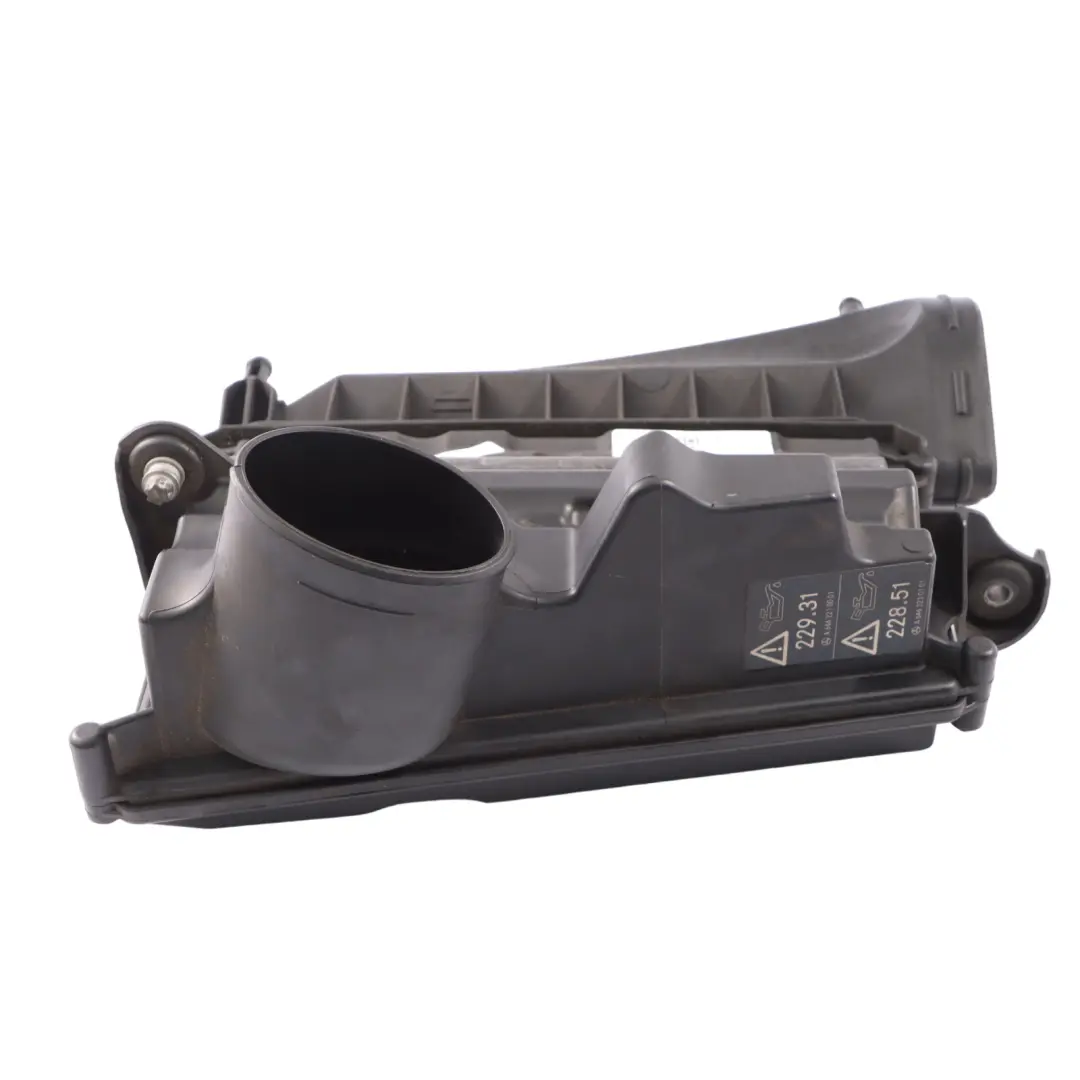OM642 Alloggiamento filtro aria destra per Air Box Mercedes W204 Diesel con numero di parte A6420901601 Air Box Mercedes W204 Diesel OM642 Alloggiamento filtro aria destra - SKU A6420940204 - Numero di parte A6420901601