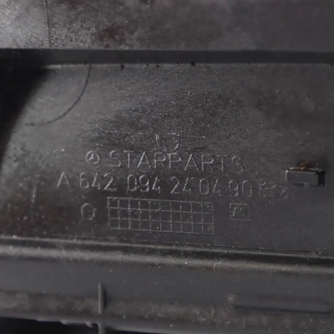 OM642 Prawa Obudowa Filtra Powietrza 6420904401 do Mercedes W204 Diesel o numerze A6420903601 Mercedes W204 Diesel OM642 Prawa Obudowa Filtra Powietrza 6420904401 - SKU A6420904401 - Numer Części A6420903601