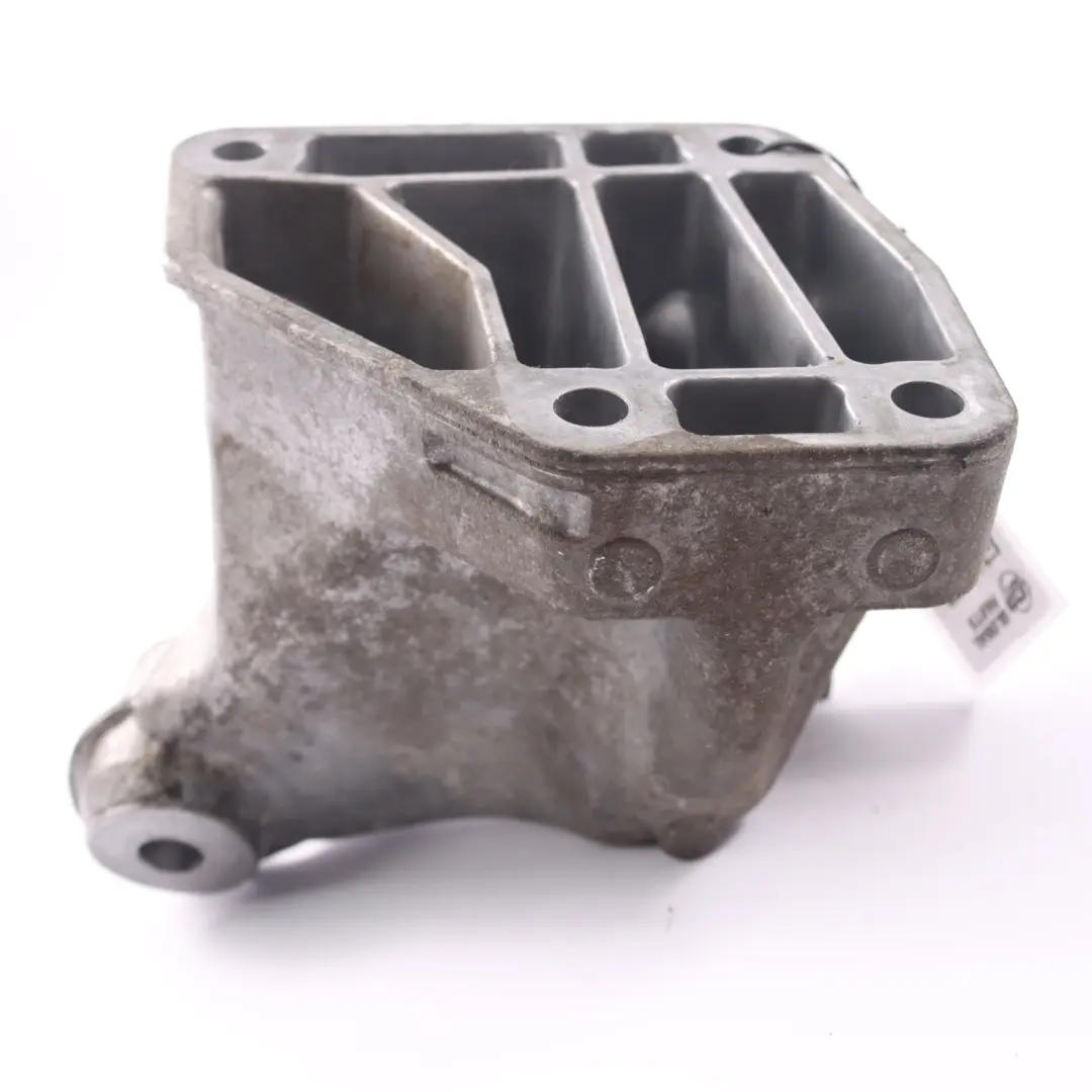 Bracket Mercedes ML W166 Diesel OM642 Engine Carrier Left to Engine with Part number A6422236304 Engine Bracket Mercedes ML W166 Diesel OM642 Engine Carrier Left - SKU A6422236304 - Part number A6422236304