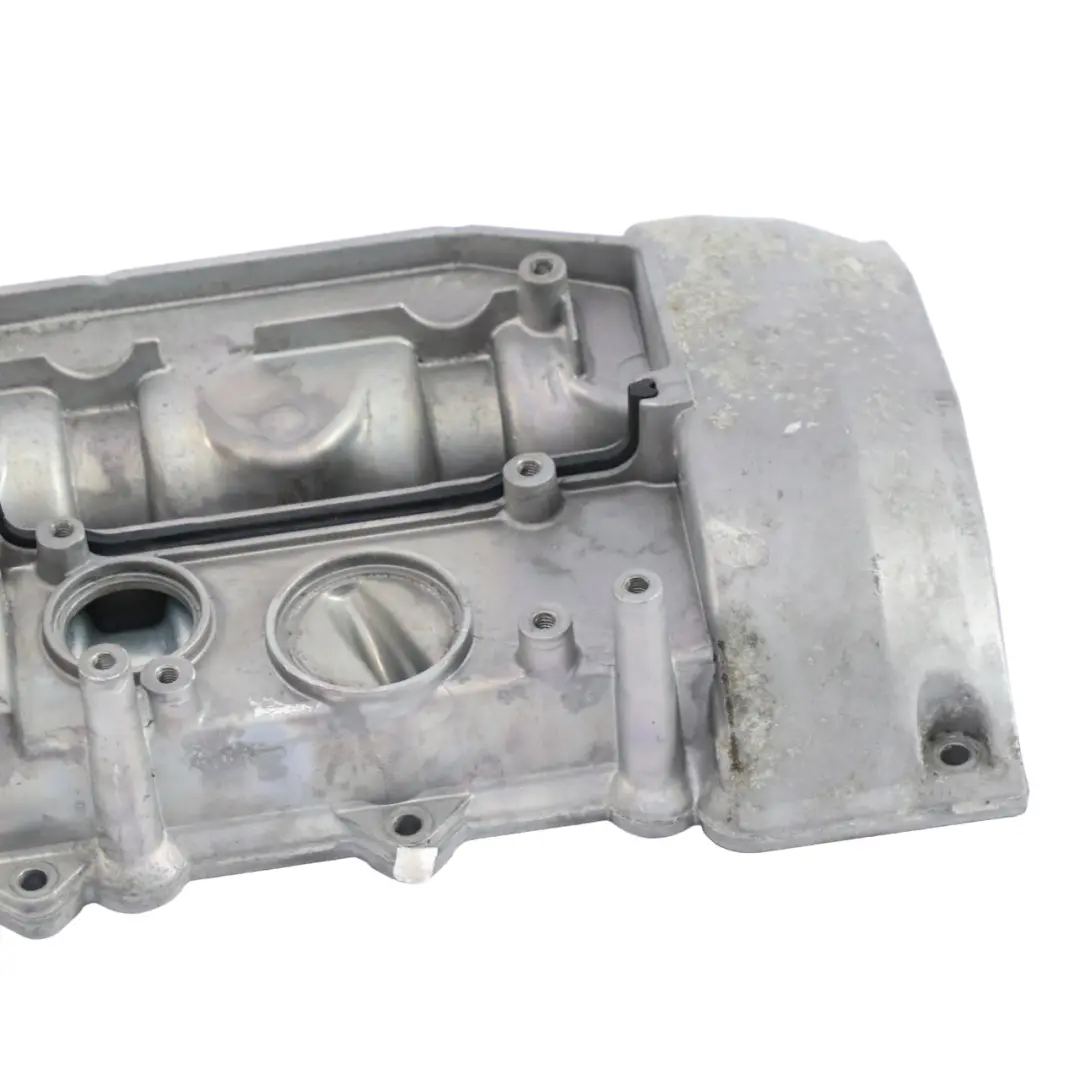 Coprivalvola Mercedes Vito W636 OM646 Coperchio testa cilindro per con numero di parte A6460101330 Coprivalvola Mercedes Vito W636 OM646 Coperchio testa cilindro - SKU A6460101330 - Numero di parte A6460101330